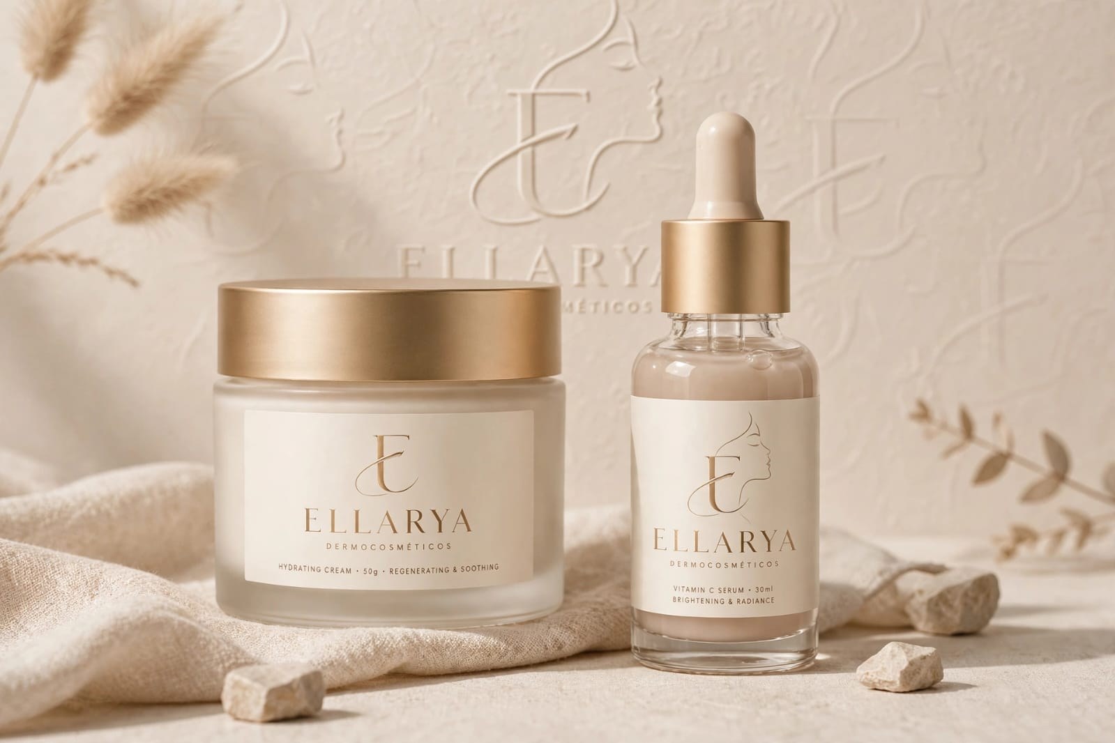 Creme hidratante e sérum de vitamina C Ellarya sobre tecido de linho